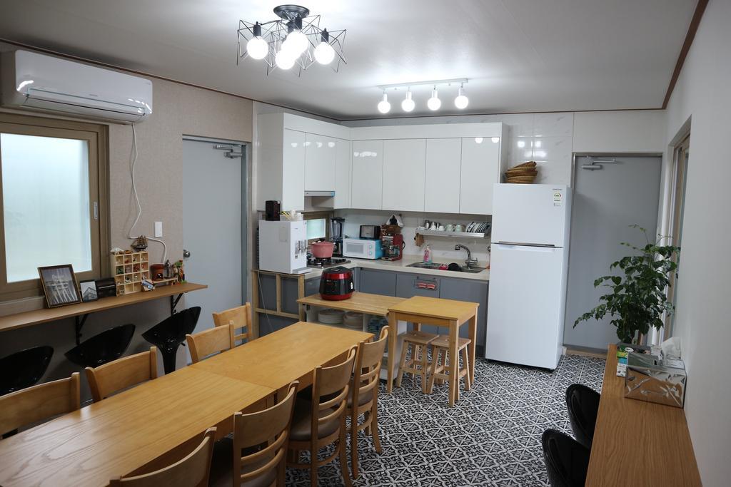 Blue Island Guesthouse Seogwipo Zewnętrze zdjęcie