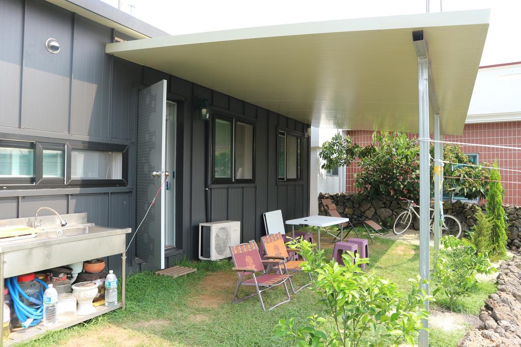 Blue Island Guesthouse Seogwipo Zewnętrze zdjęcie